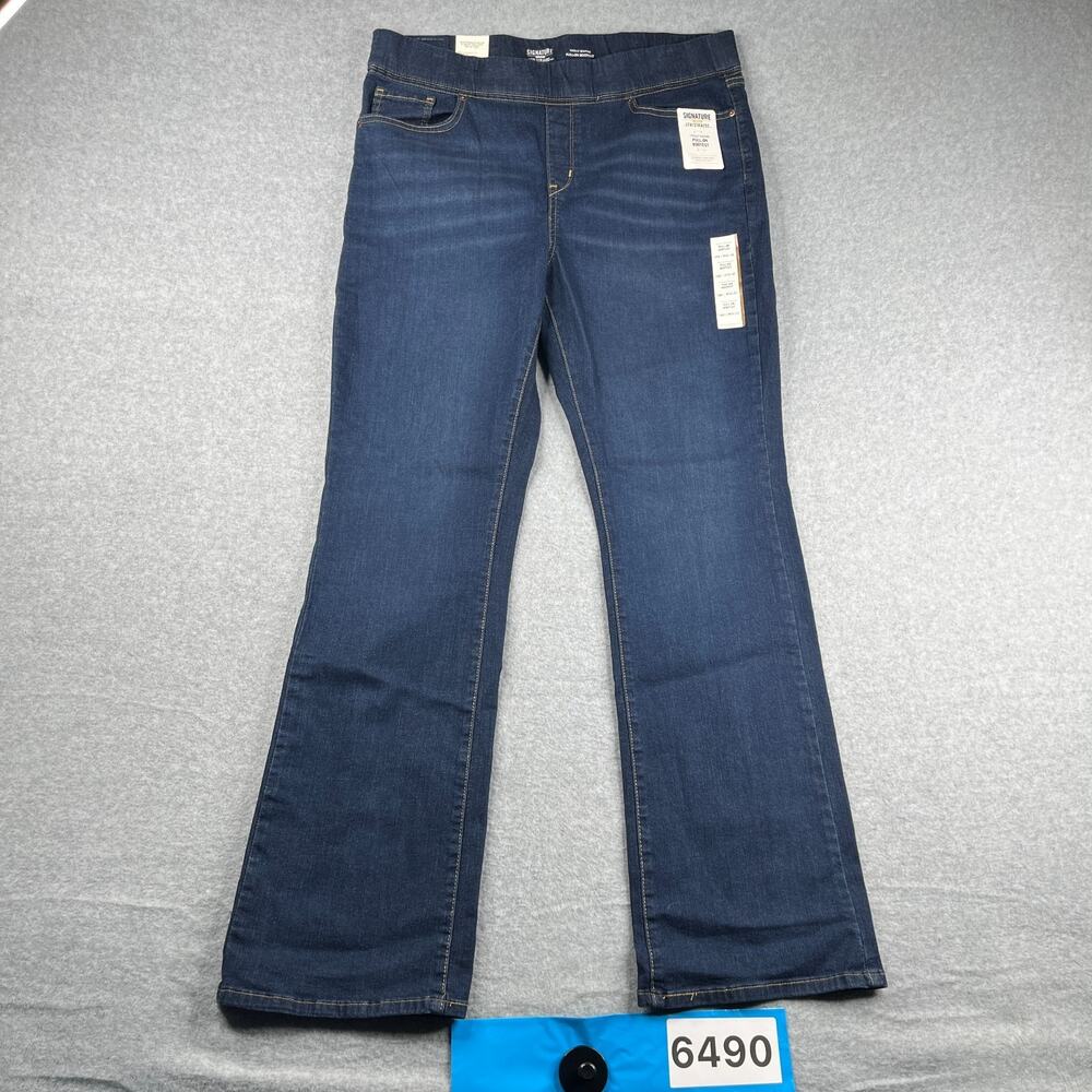 Levis Signature Totally Shaping Pull On Bootcut Jeans Womens Size 16M NEW NWT